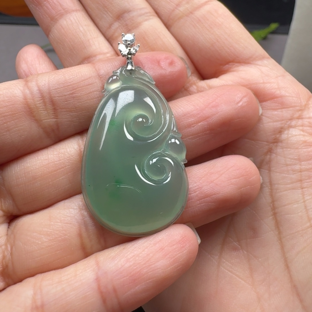 翡翠18K金镶嵌颈饰