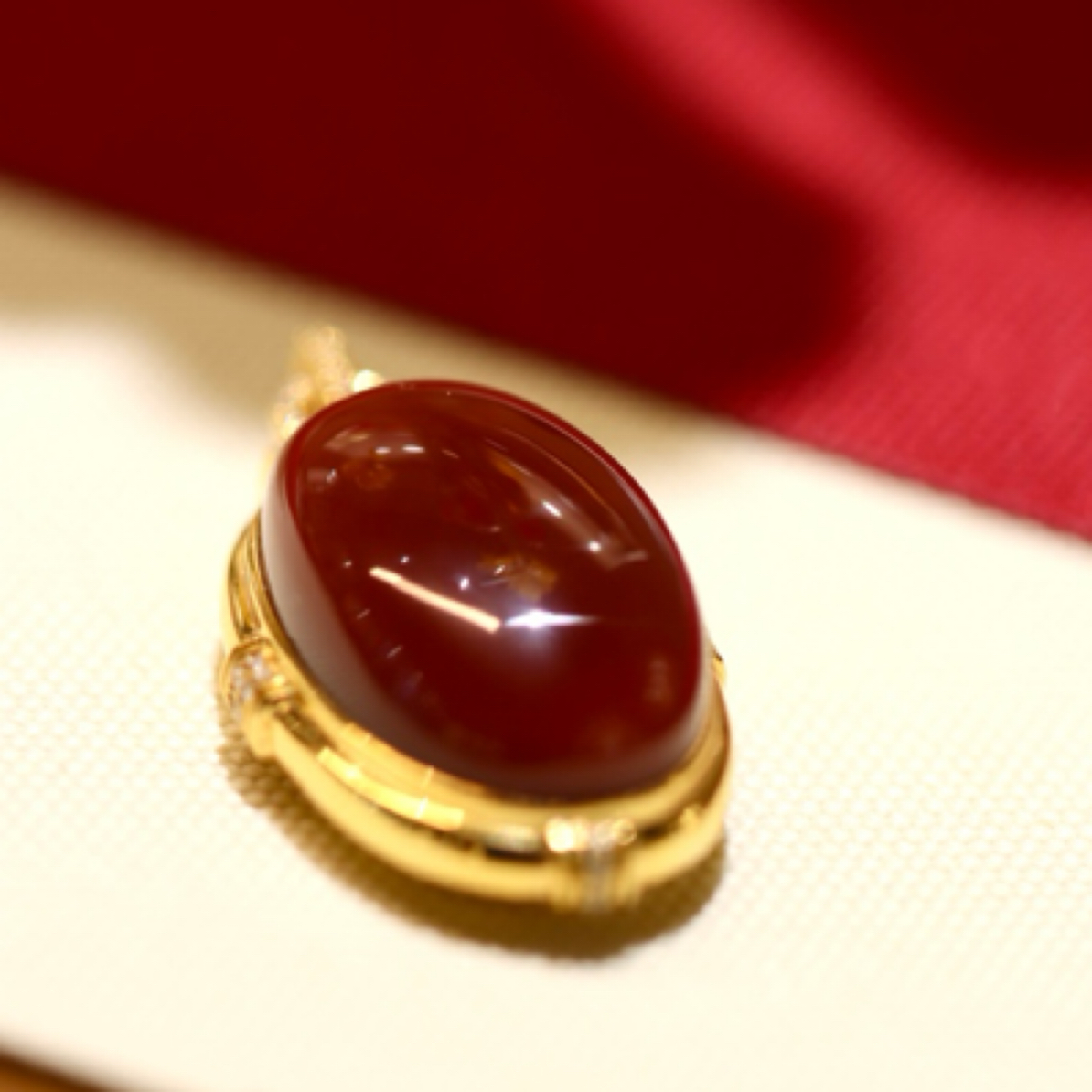 南红牛血红吊坠，南红吊坠、南红牛血红