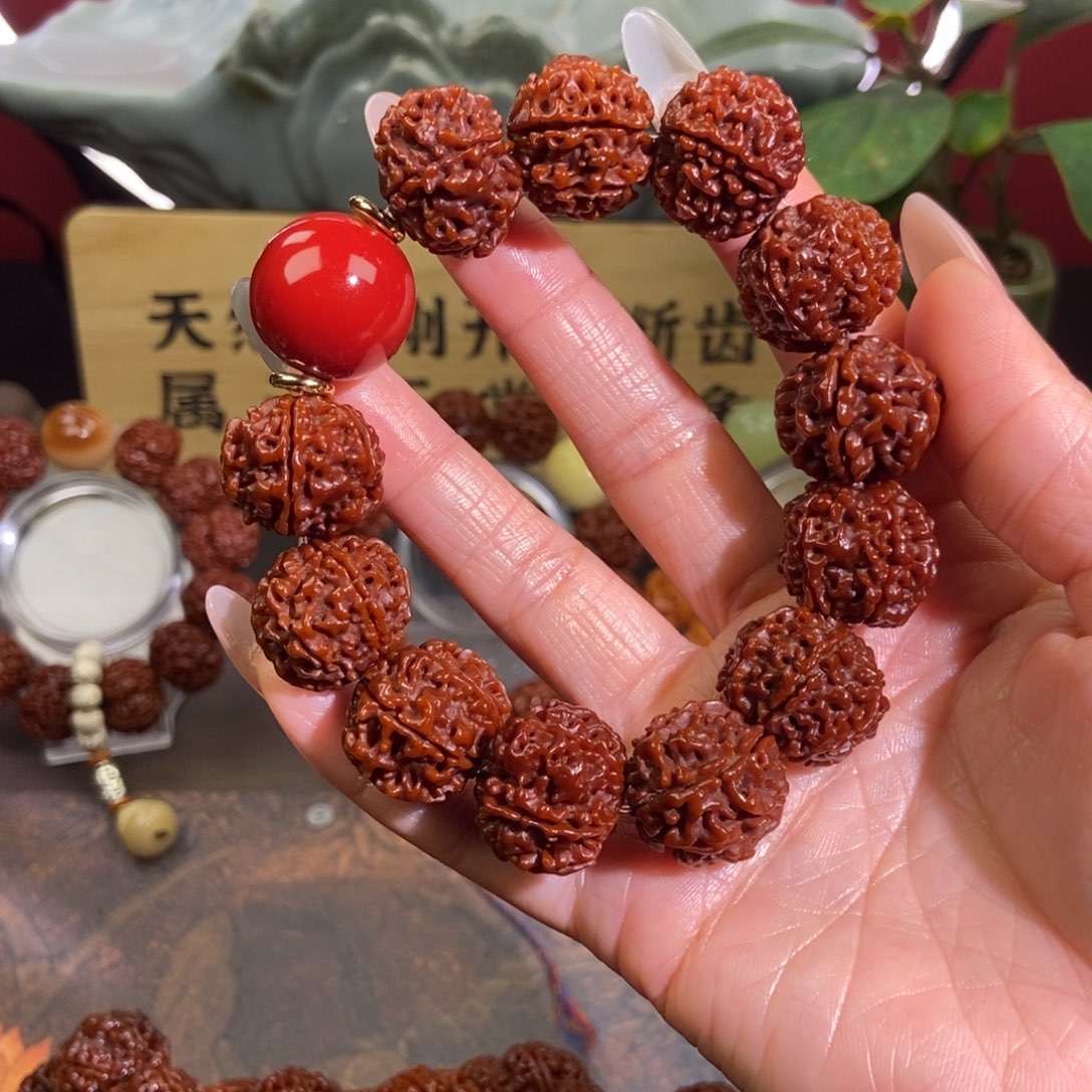 金刚菩提吊坠620红。                  