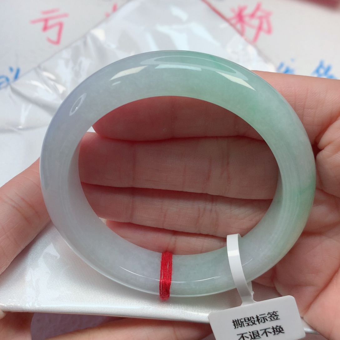 翡翠手镯未镶嵌54圈 半山水意境
