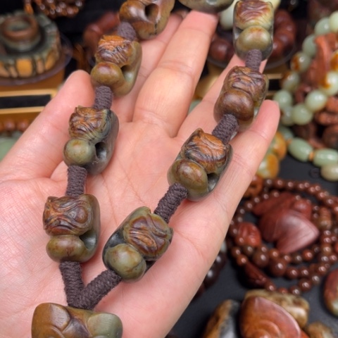 岫岩河磨玉（透闪石质玉）手链未镶嵌啊*