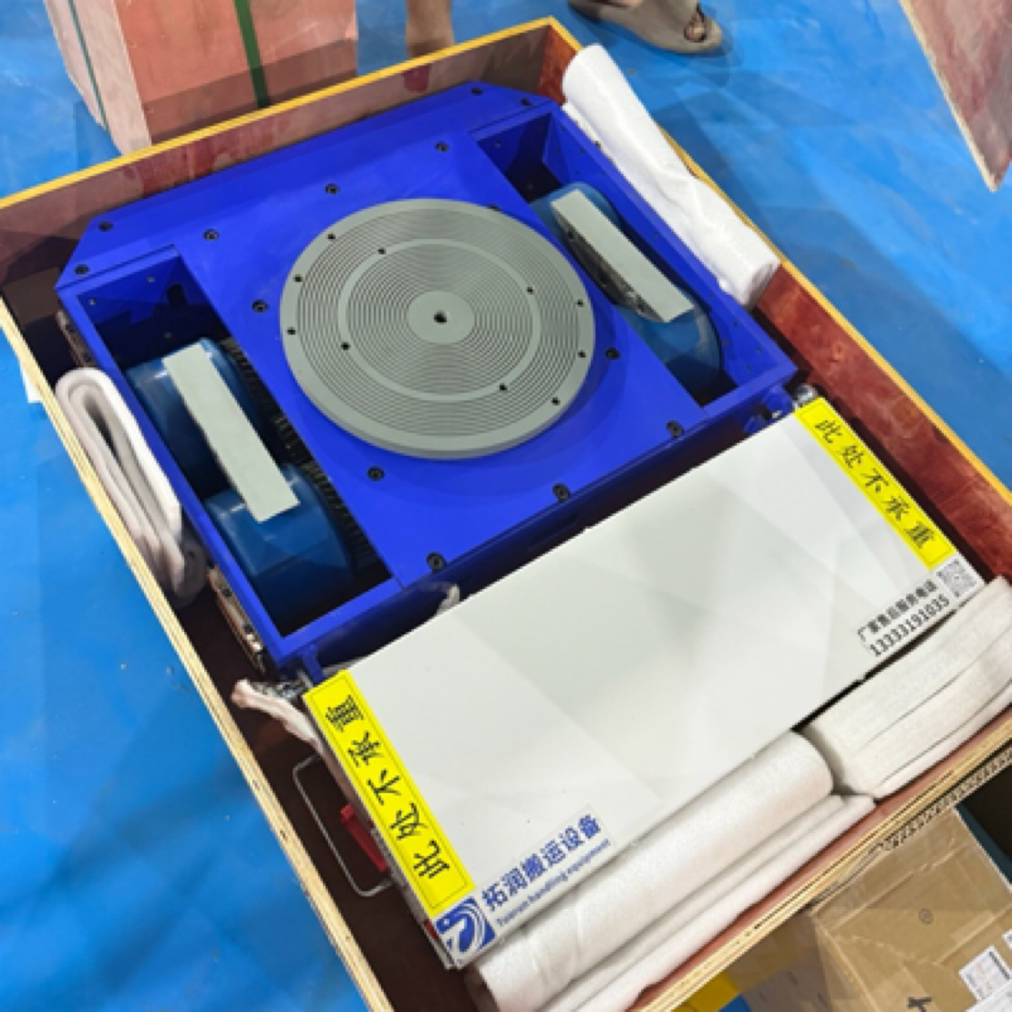 万向电动搬运坦克车钢胶轮直行旋转重型重物搬运车