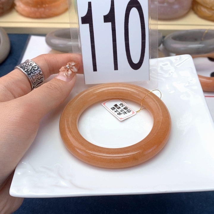 石英岩玉未镶嵌手镯