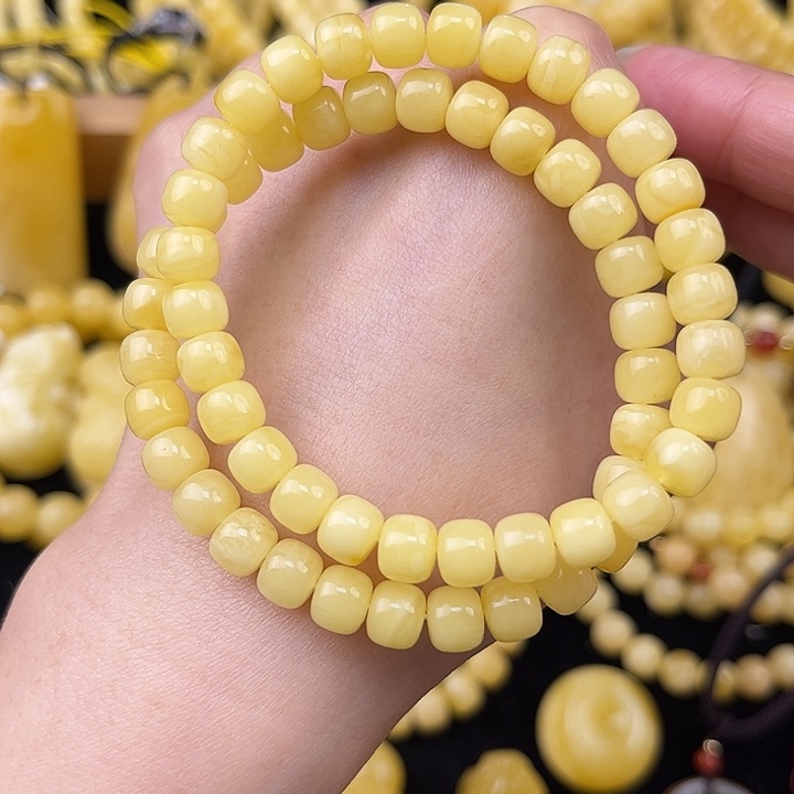 琥珀未镶嵌颈饰琥珀，多样性发其一