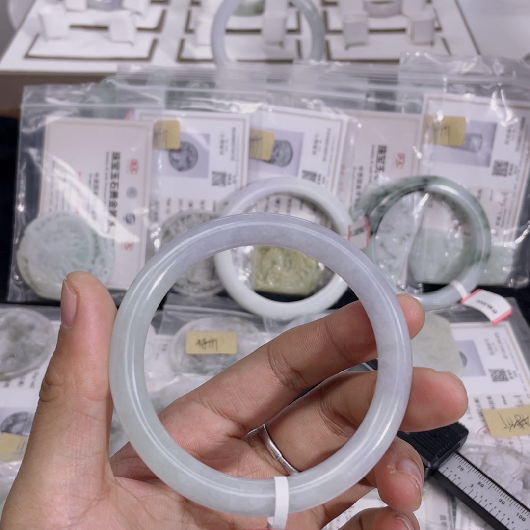 翡翠未镶嵌手镯60