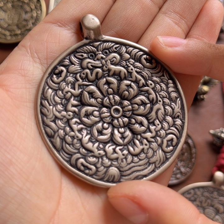 颈饰琉璃玉**龙喜欢的朋友