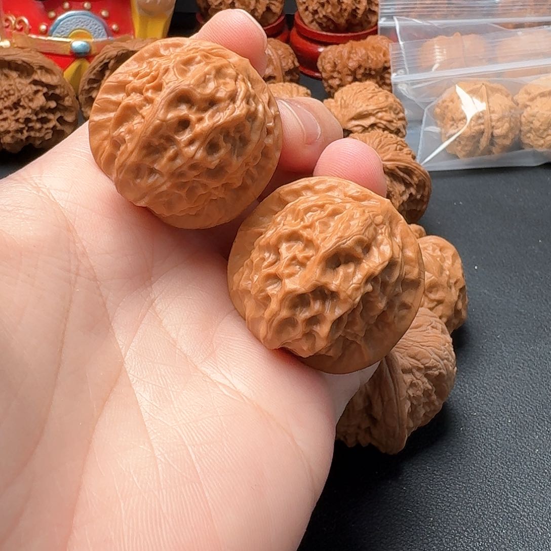 文玩核桃吊坠瓷娃娃36