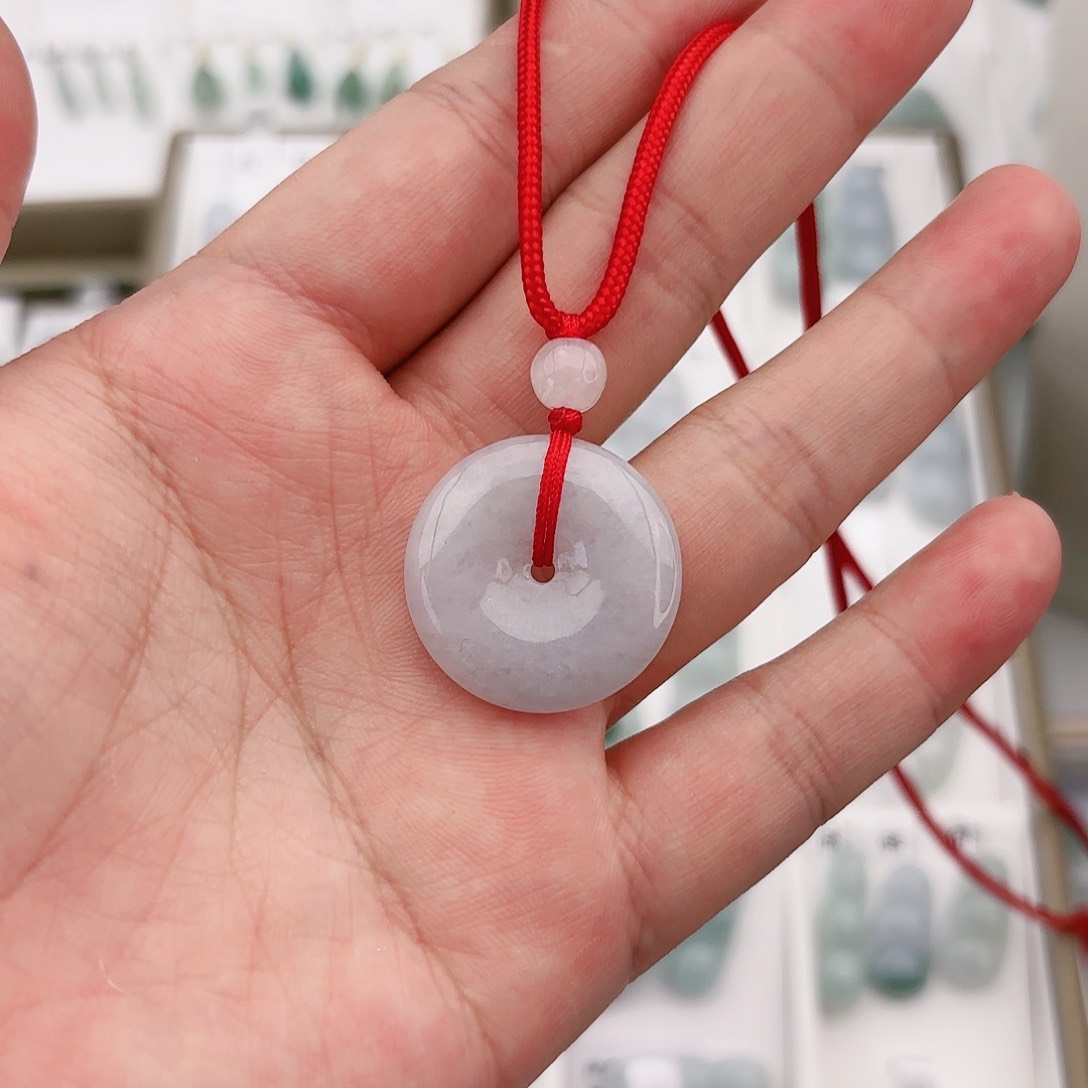 翡翠颈饰未镶嵌平安扣