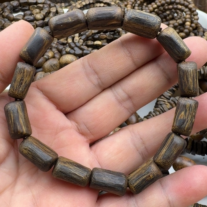 沉香手串乌身手串12克加