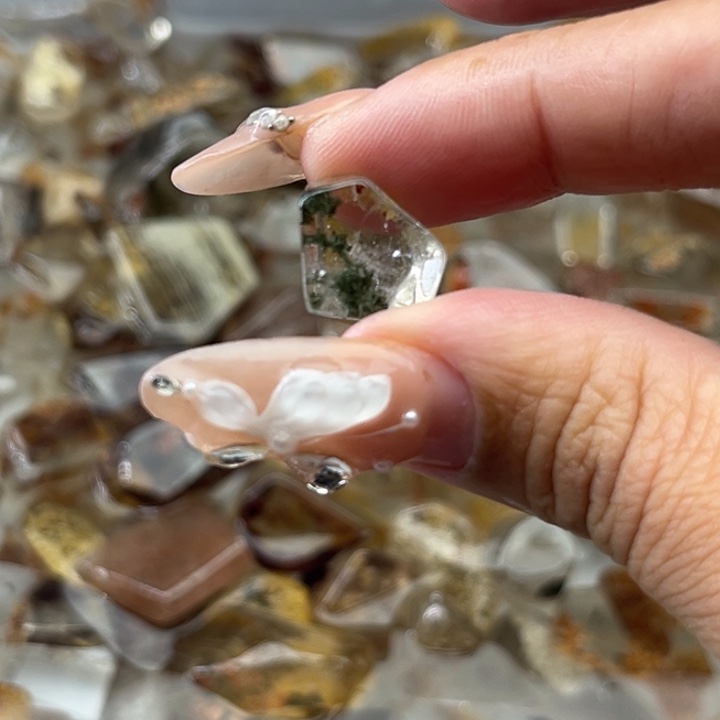 未镶嵌吊坠(赠链)水晶小**子