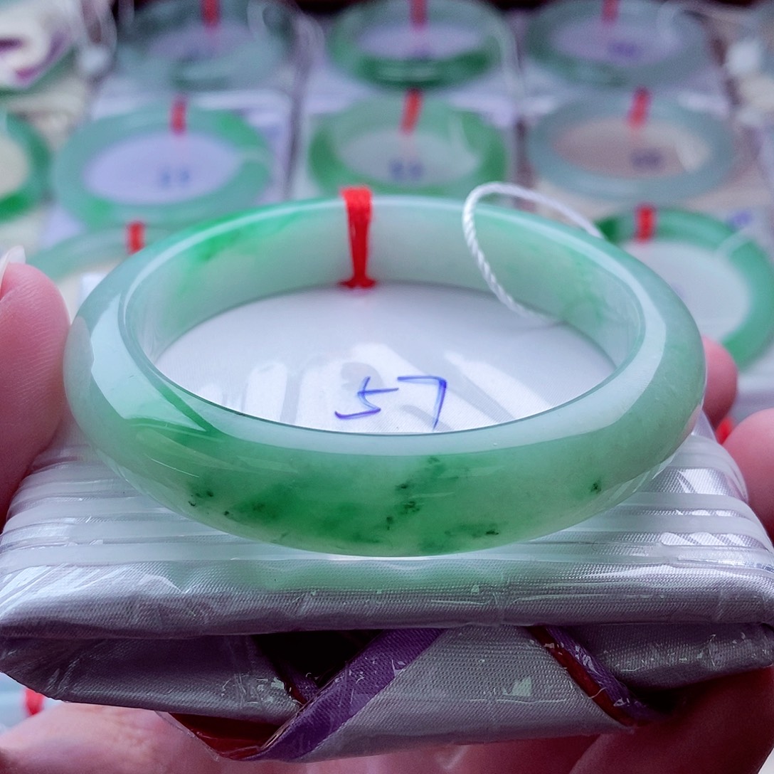 翡翠未镶嵌手镯510翠绿辣绿冰润细腻高贵艳丽迷人