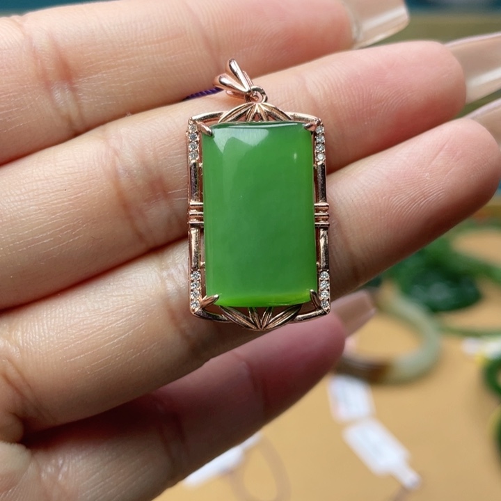 和田玉吊坠57+圈口。编号78银S925镶嵌