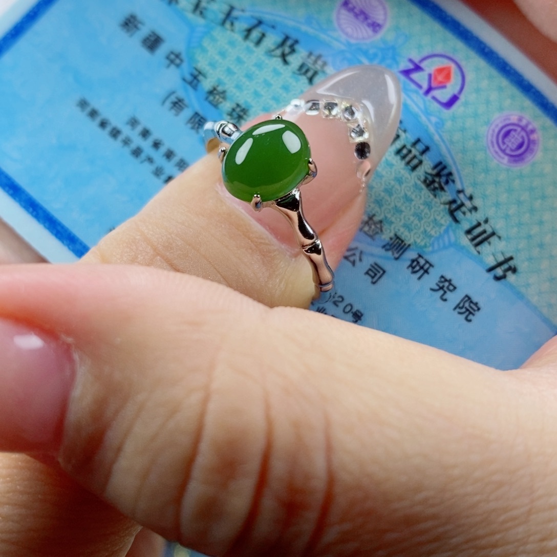 未镶嵌戒指和田玉