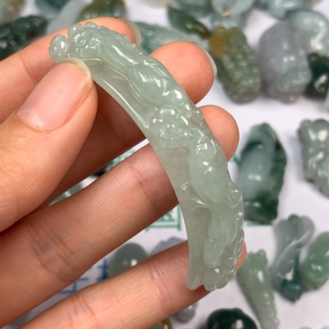 翡翠颈饰未镶嵌翡翠