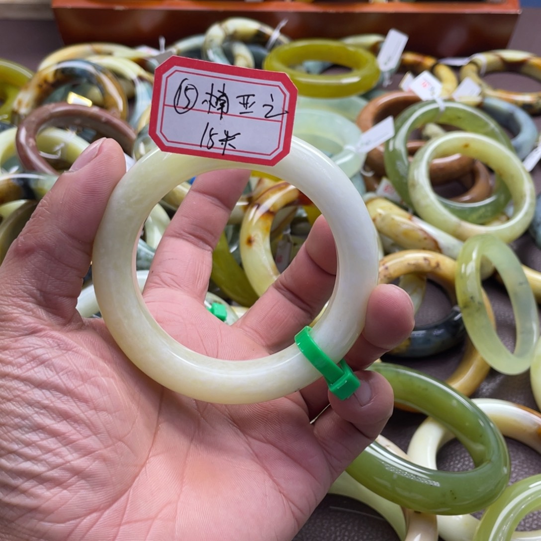 楠***桠蛇纹石玉未镶嵌手镯