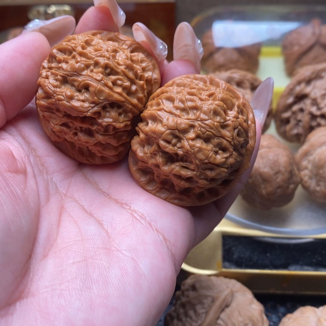 文玩核桃吊坠40血麒麟