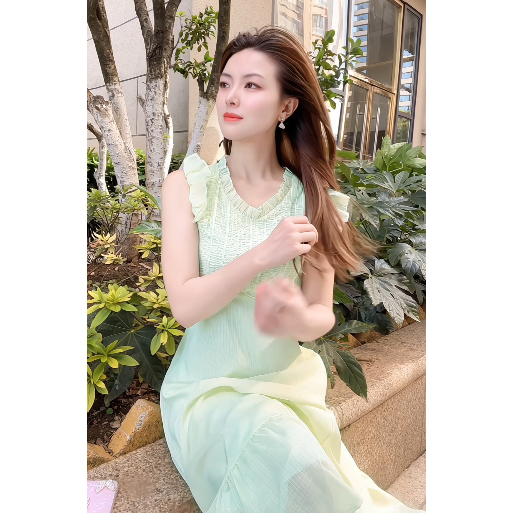 千语栀【庭芜竹月】法式绿色夏季V领女气质甜美复古收腰显瘦连衣裙