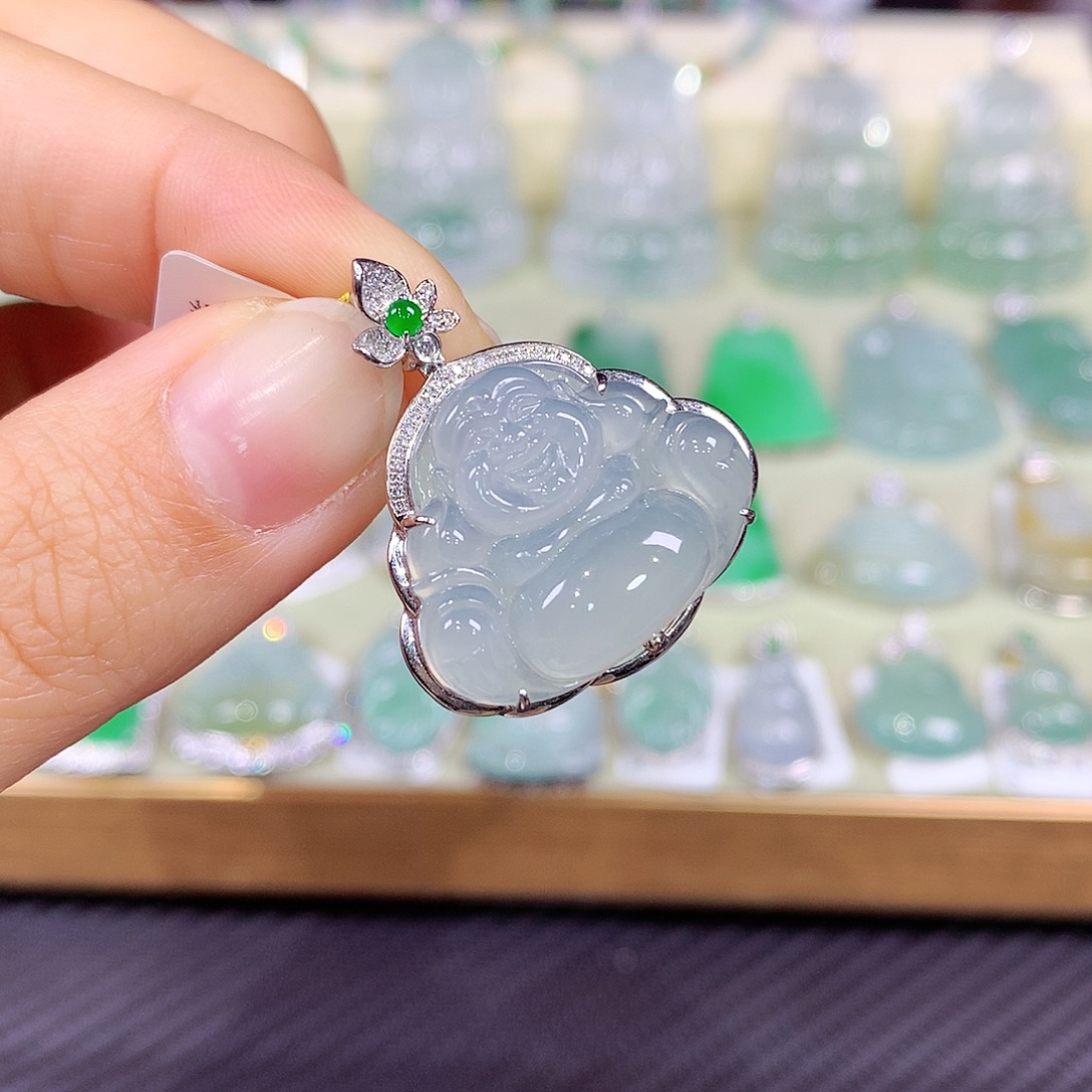 海****翡翠18K金镶嵌颈饰佛公