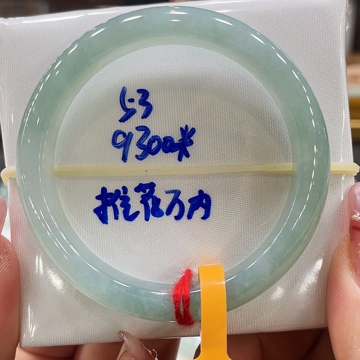 翡翠手镯未镶嵌翡翠手镯