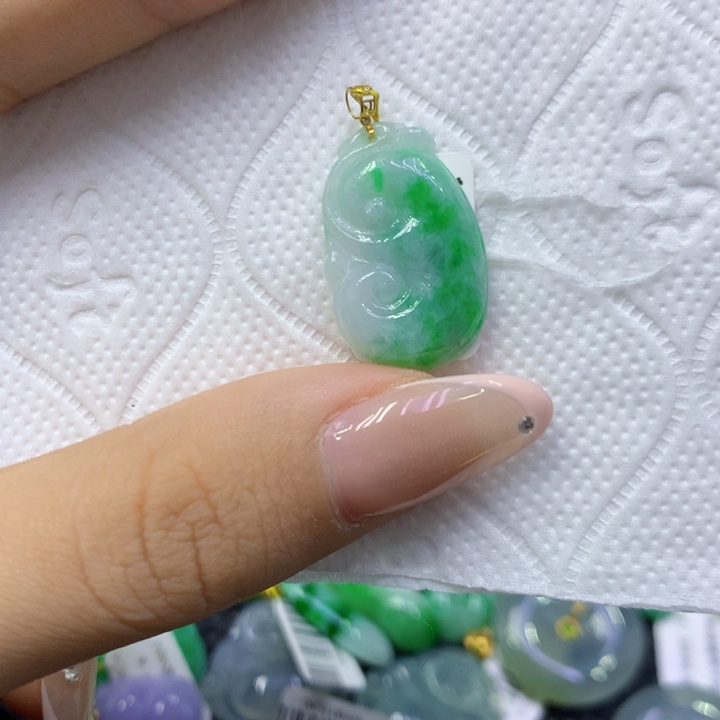 颈饰18K金镶嵌翡翠