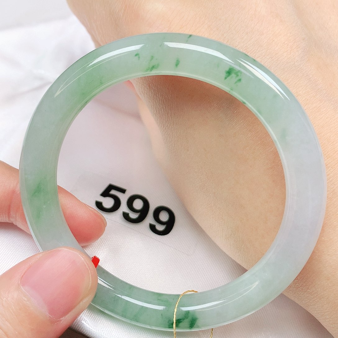 翡翠手镯未镶嵌抖音599