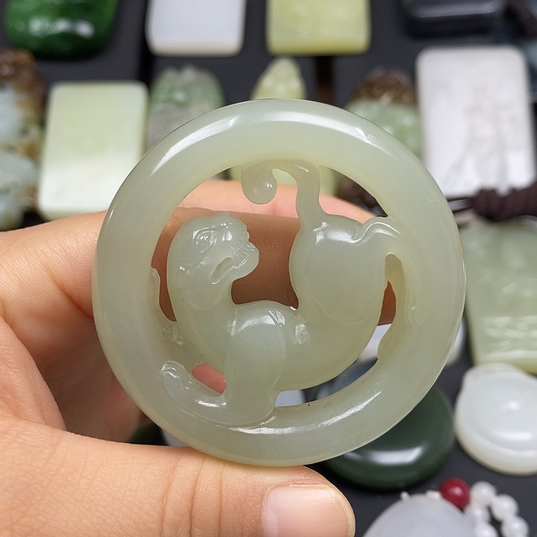 开****和田玉未镶嵌颈饰