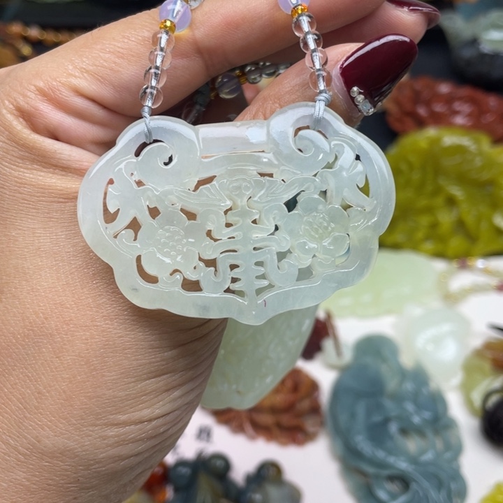 蛇纹石玉未镶嵌颈饰