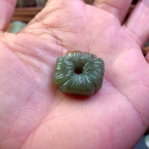 岫岩河磨玉（透闪石质玉）颈饰未镶嵌