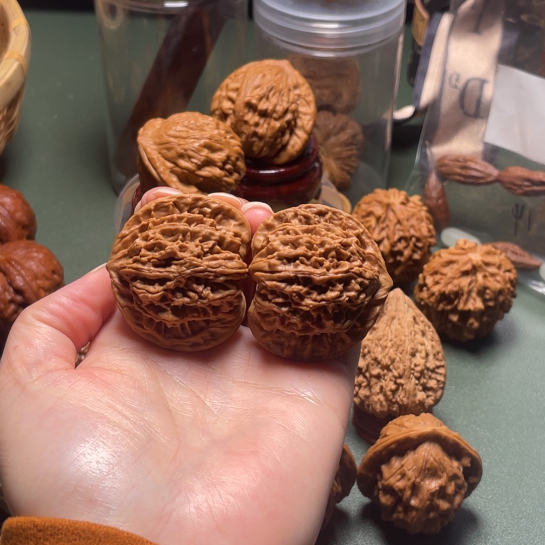 文玩核桃吊坠盘龙纹