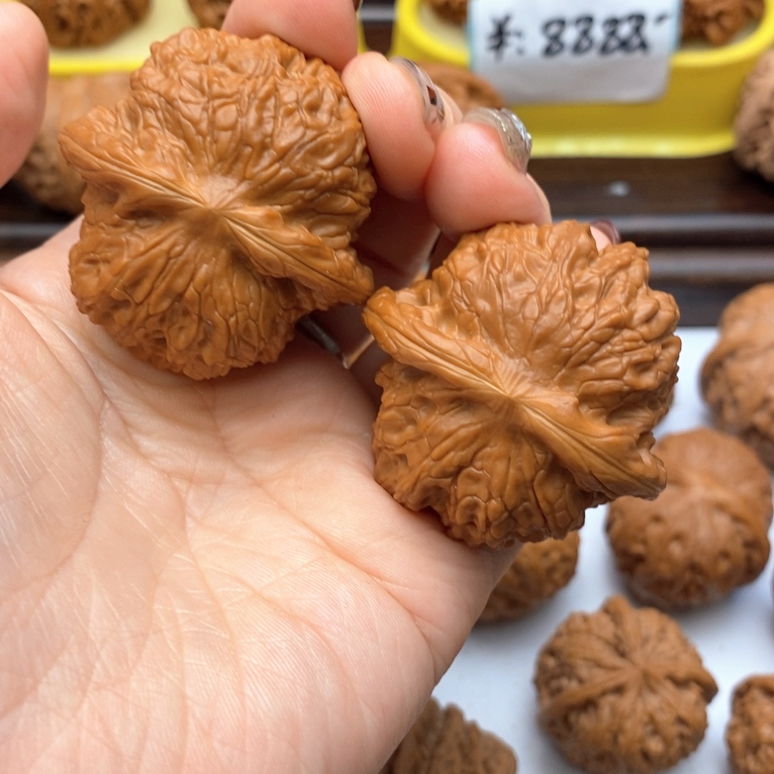 文玩核桃把件43尺血麒麟