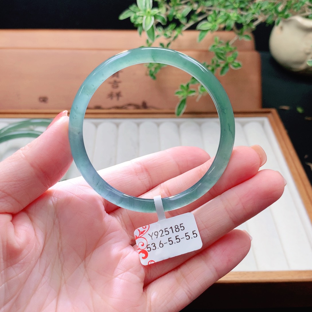 未镶嵌手镯（圆镯）翡翠