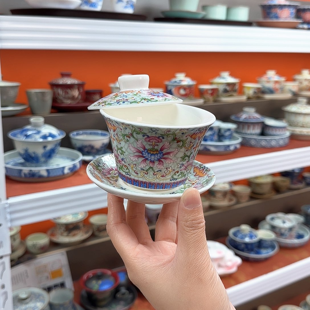 瓷片哦我哦我我哦我你