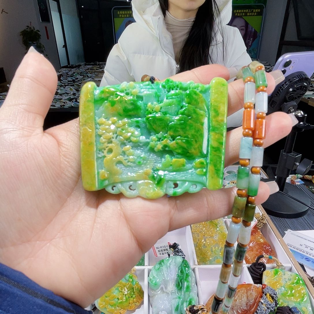 颈饰未镶嵌翡翠一