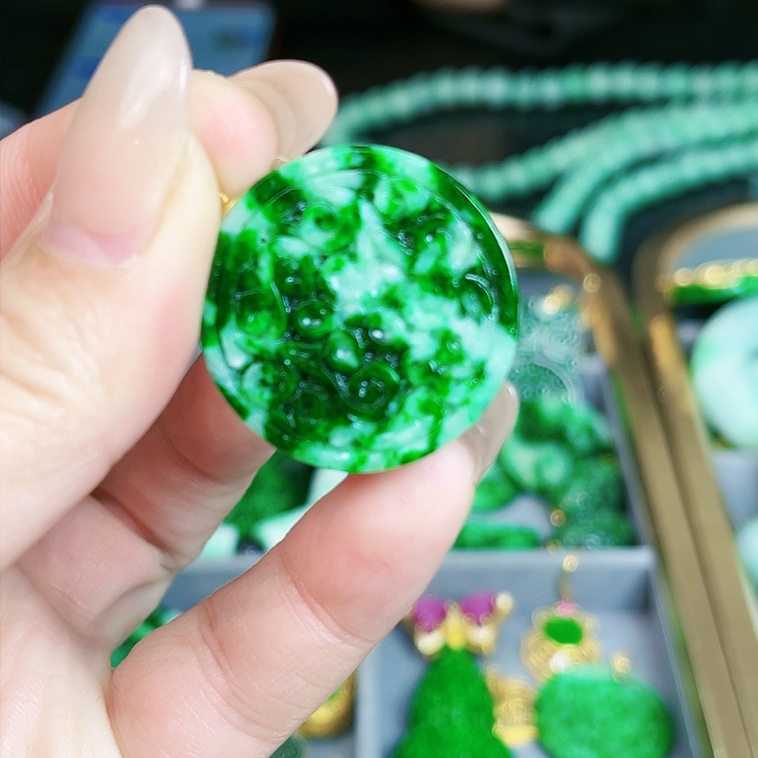 翡翠颈饰18K金镶嵌吊坠