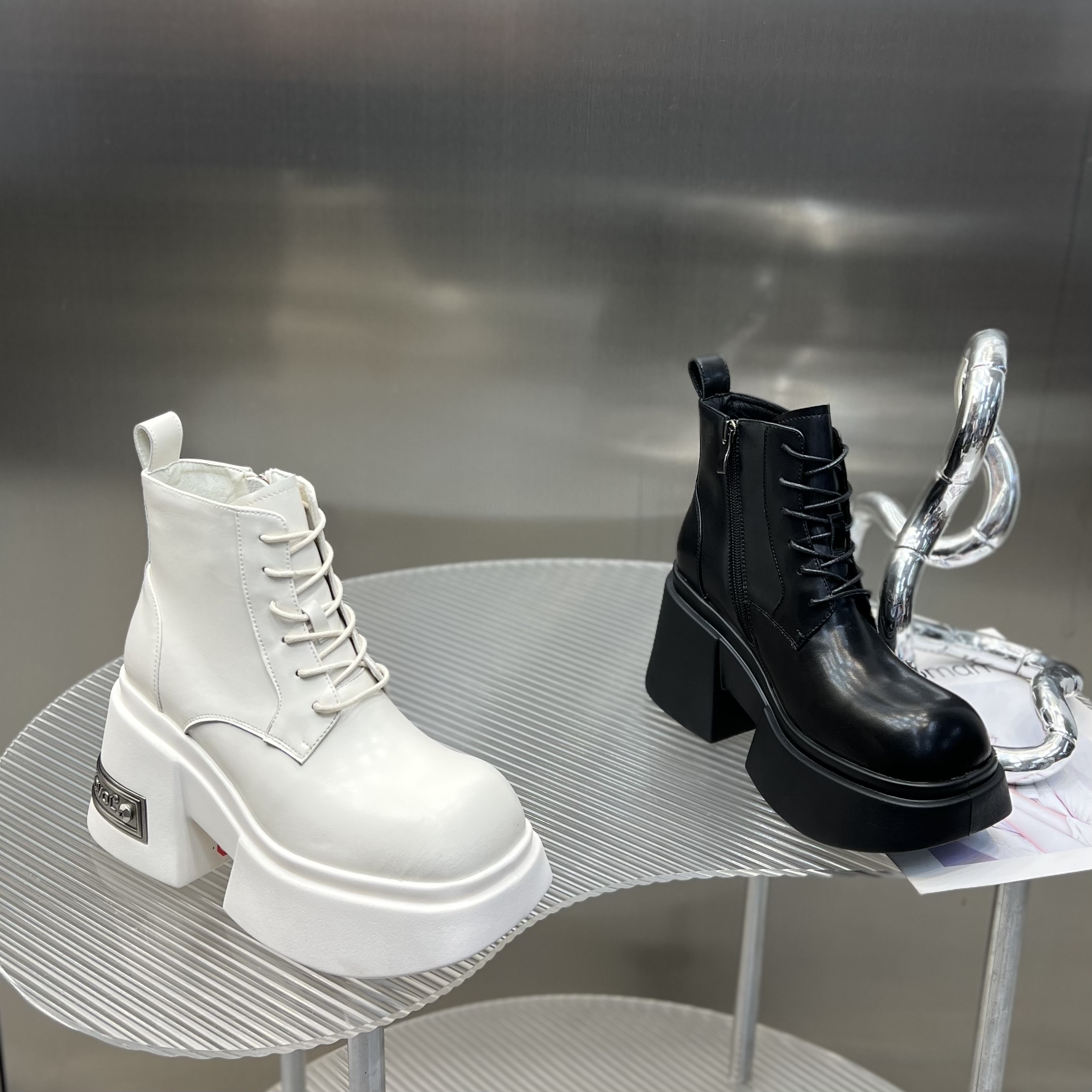 2025秋冬新款厚底马丁靴小个子时尚百搭欧美风不累脚女SJ678-5