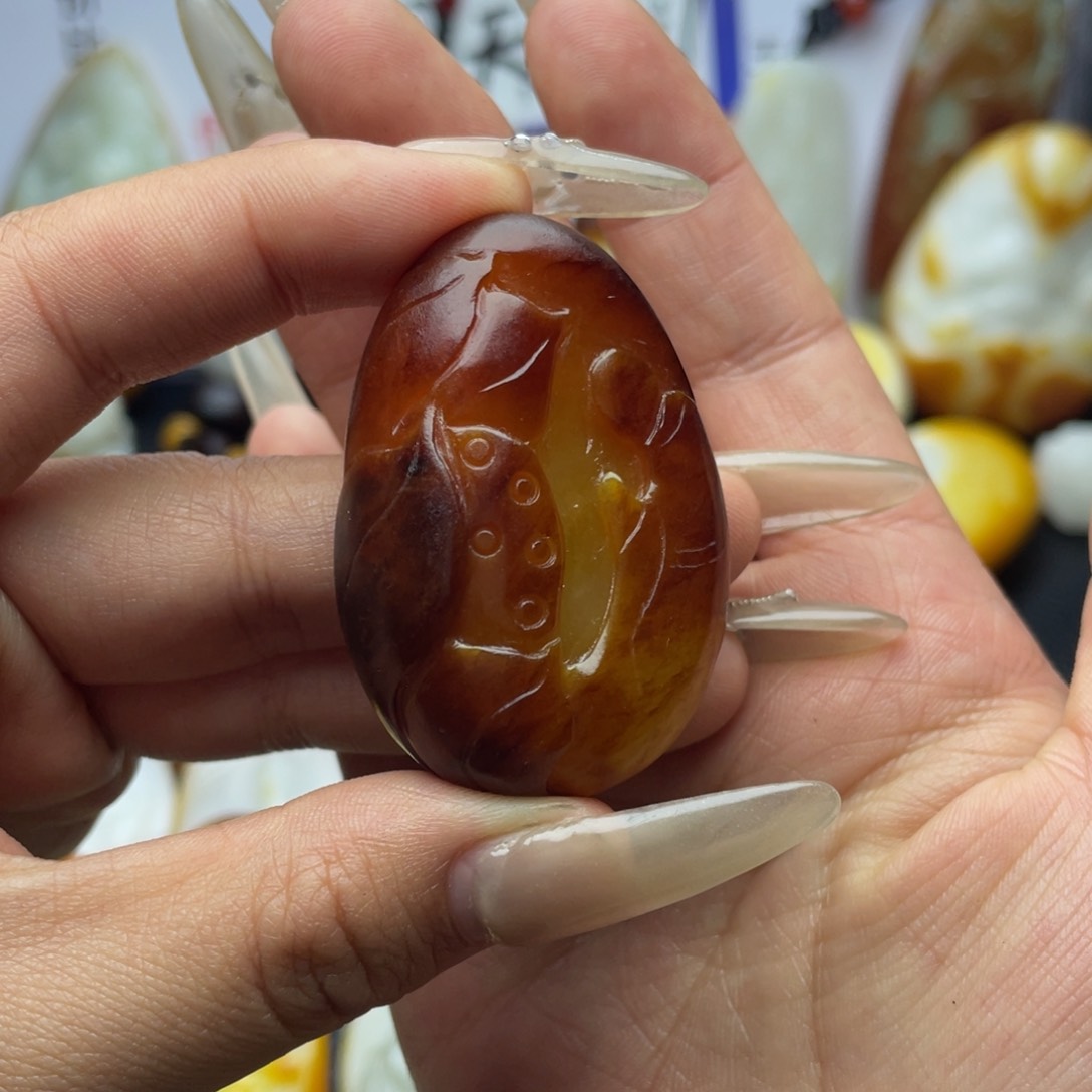 和田玉颈饰未镶嵌一*糖