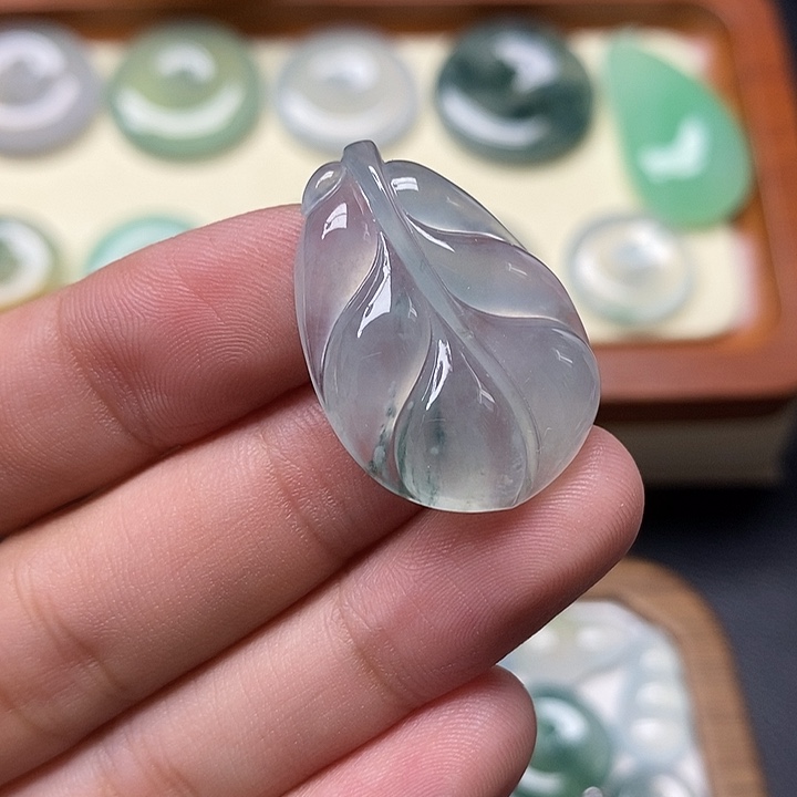 翡翠未镶嵌颈饰胖叶子