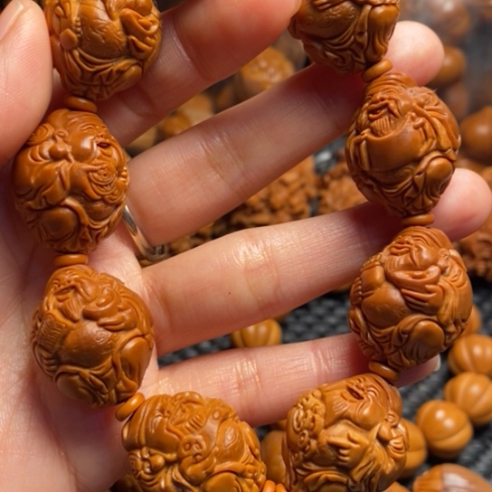 橄榄核吊坠八大财神