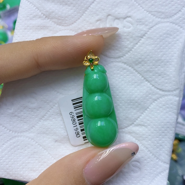 颈饰18K金镶嵌翡翠