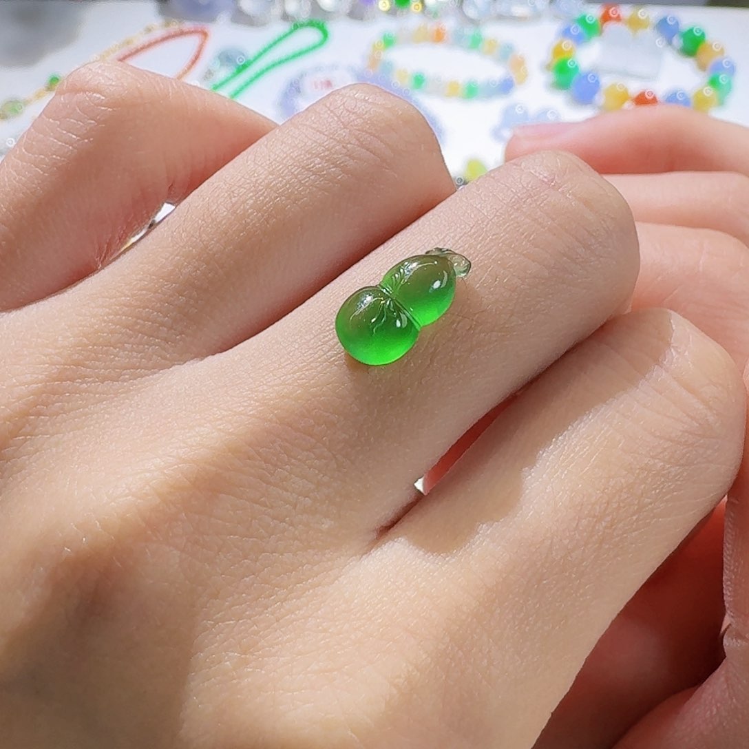 翡翠颈饰未镶嵌葫芦