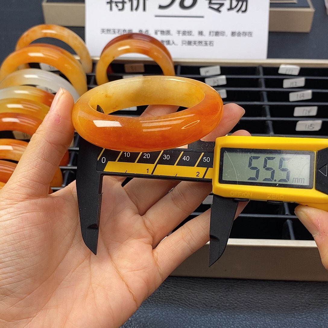 未镶嵌石英质玉（黄龙玉）手镯93 号茄子山金沙老油红如血黄龙