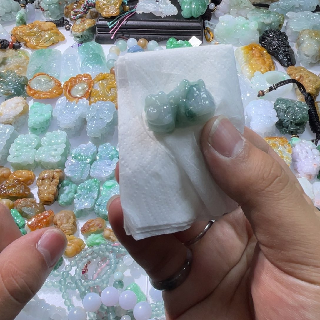 翡翠颈饰未镶嵌天然