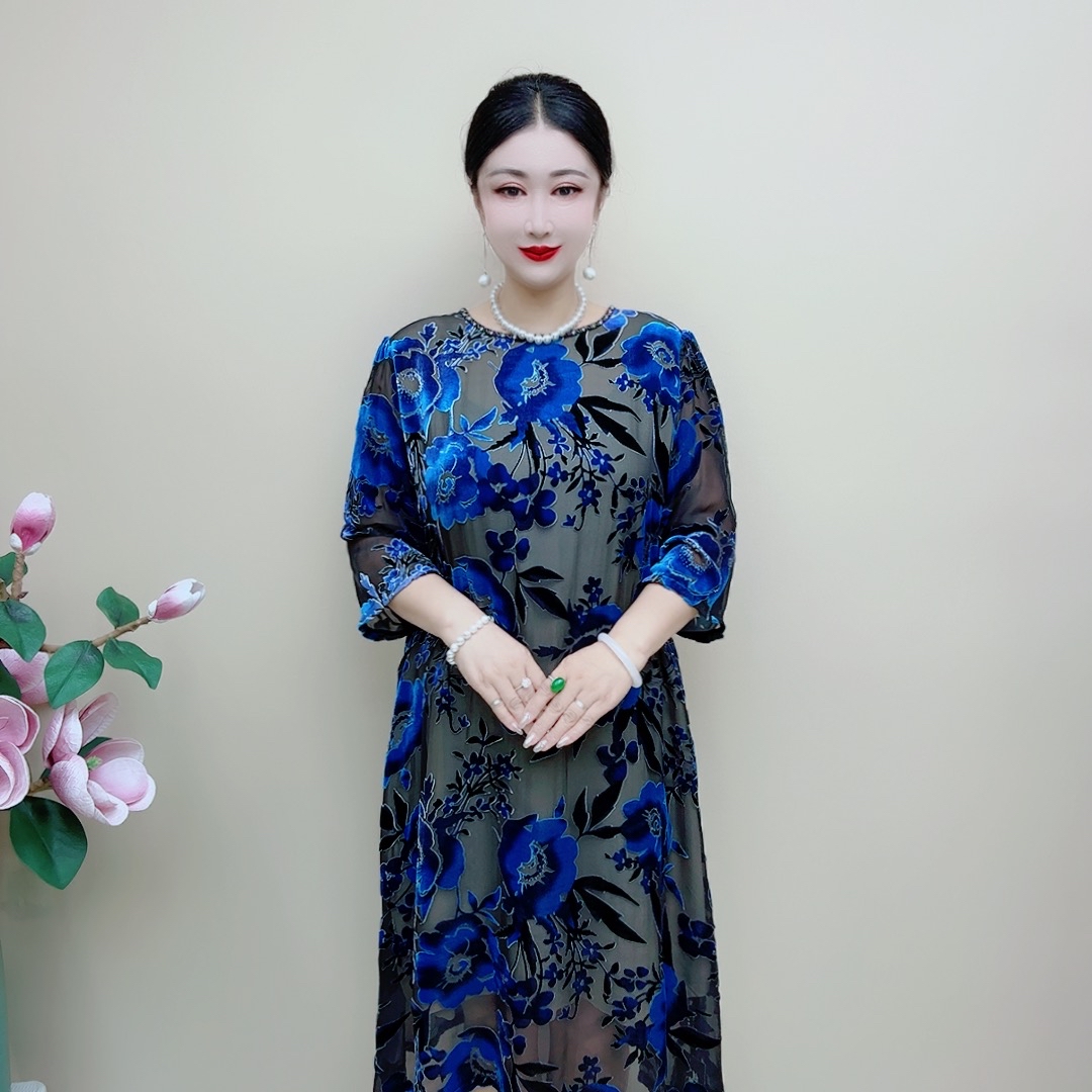 桑蚕丝精致优雅中袖女装连衣裙179000