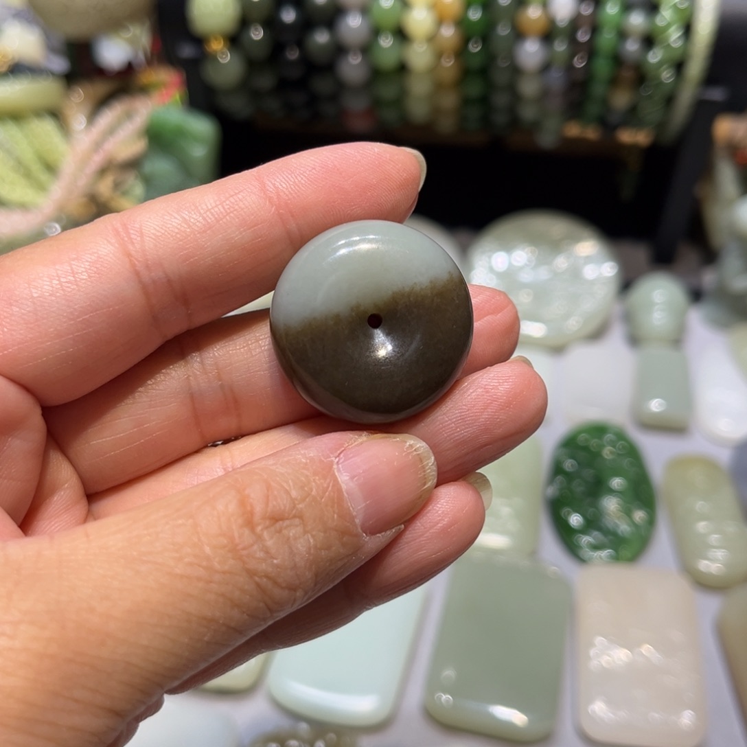 不***马和田玉未镶嵌颈饰