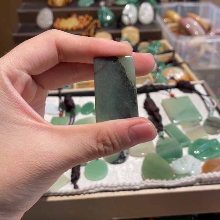 石英质玉未镶嵌颈饰微瑕
