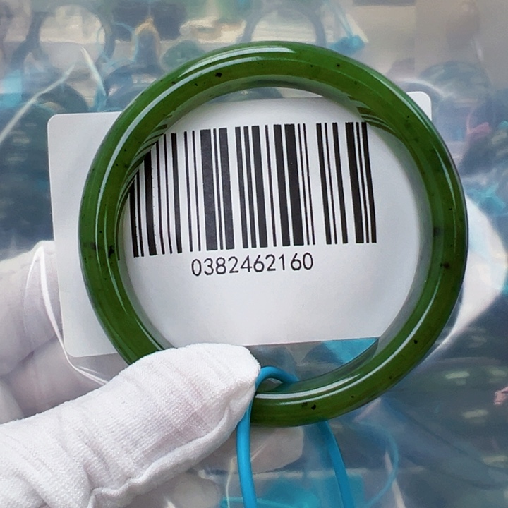 和田玉未镶嵌手镯微瑕60