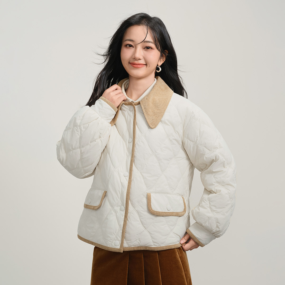 【双1提前购】2025冬季新款短款菱格翻领拼色保暖羽绒服百搭高级感