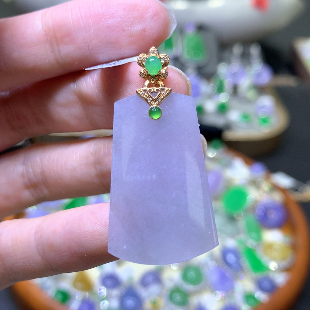 【闪购商品】翡翠颈饰18K金镶嵌翡翠吊坠项链