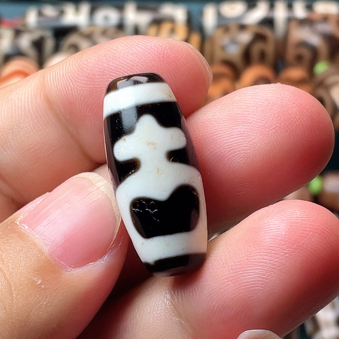 玛瑙/玉髓未镶嵌颈饰朱砂宝瓶