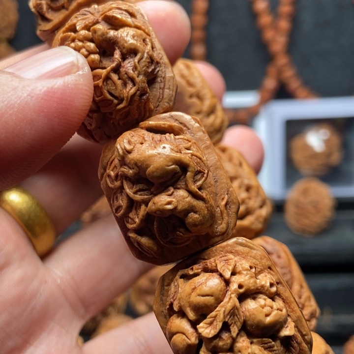 纯手刀桃核多宝手牌